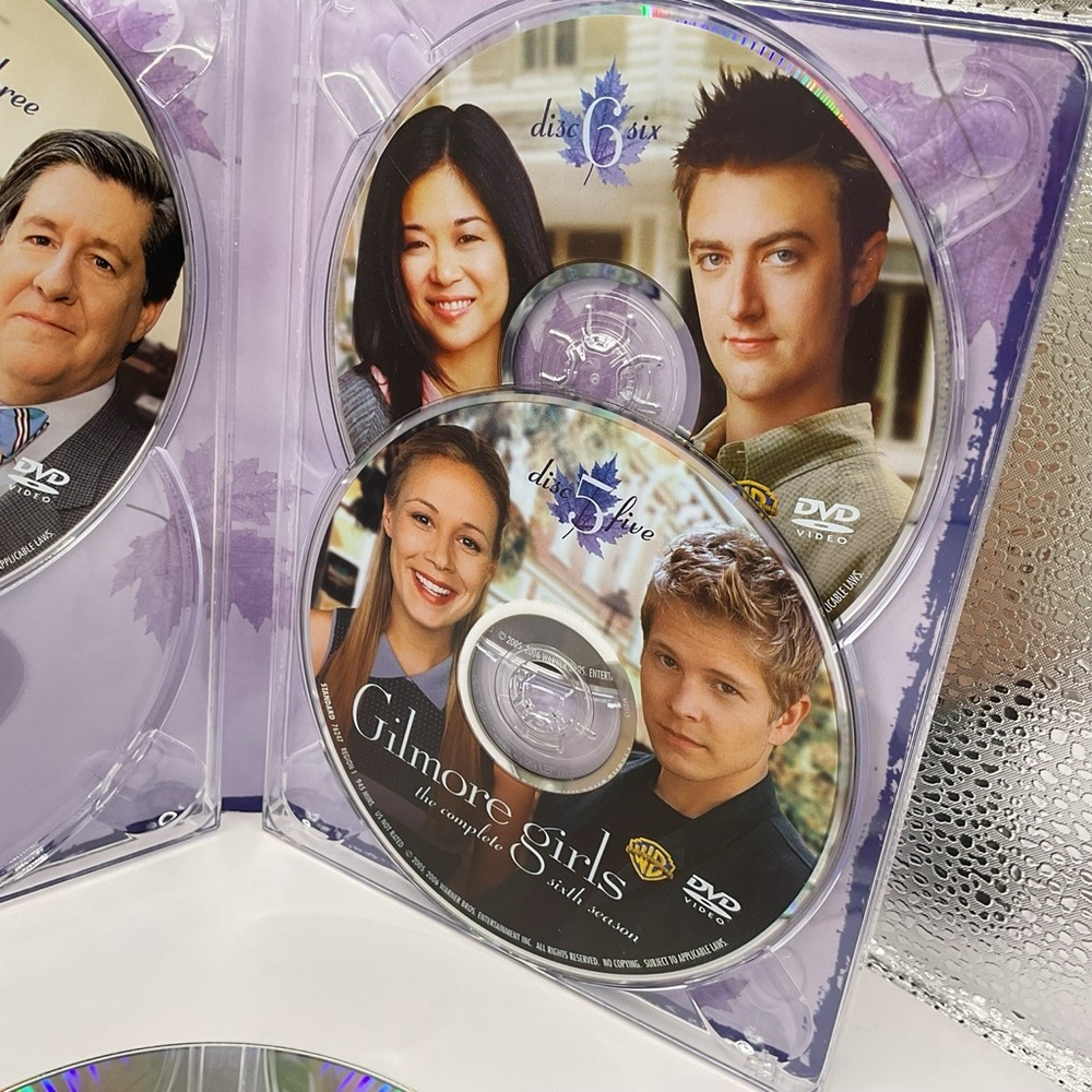 Gilmore Girls: The Complete Sixth Season DVD Set - Blue - Picture 15 of 16